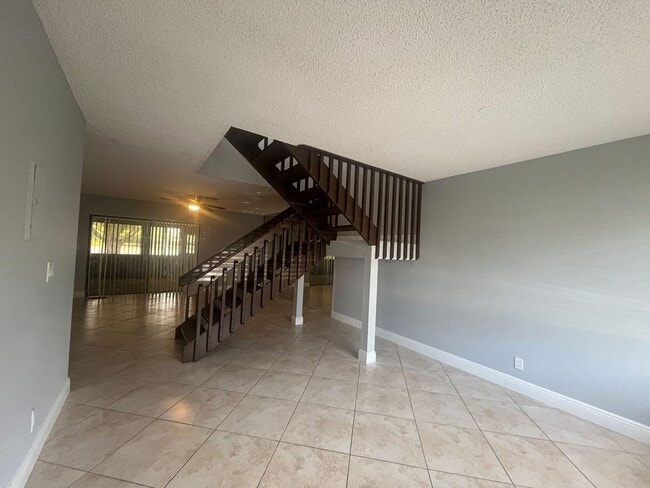 Building Photo - 5184 Jog Ln