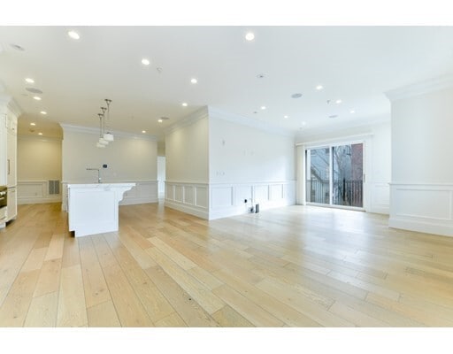 Building Photo - 154 W 8th St