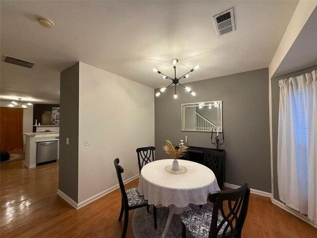 Foto del edificio - 1487 Cove Creek Cir