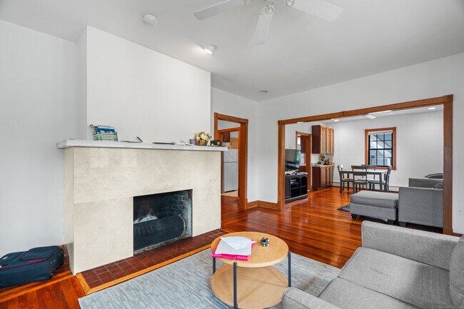 Foto del edificio - 623 Whitney Ave