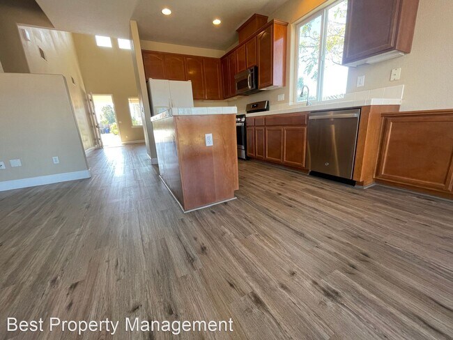 Foto del edificio - 4 br, 3 bath House - 10 Leila Ct
