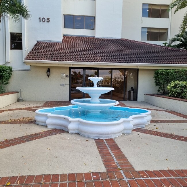 Building Photo - 105 Lake Emerald Dr