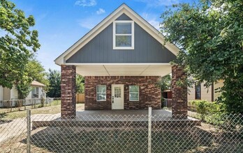 Building Photo - 2136 SW 23rd St