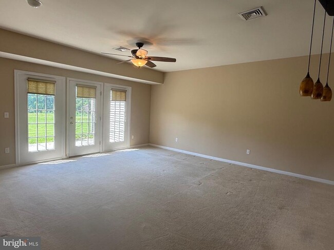Building Photo - 2082 Deer Run Dr