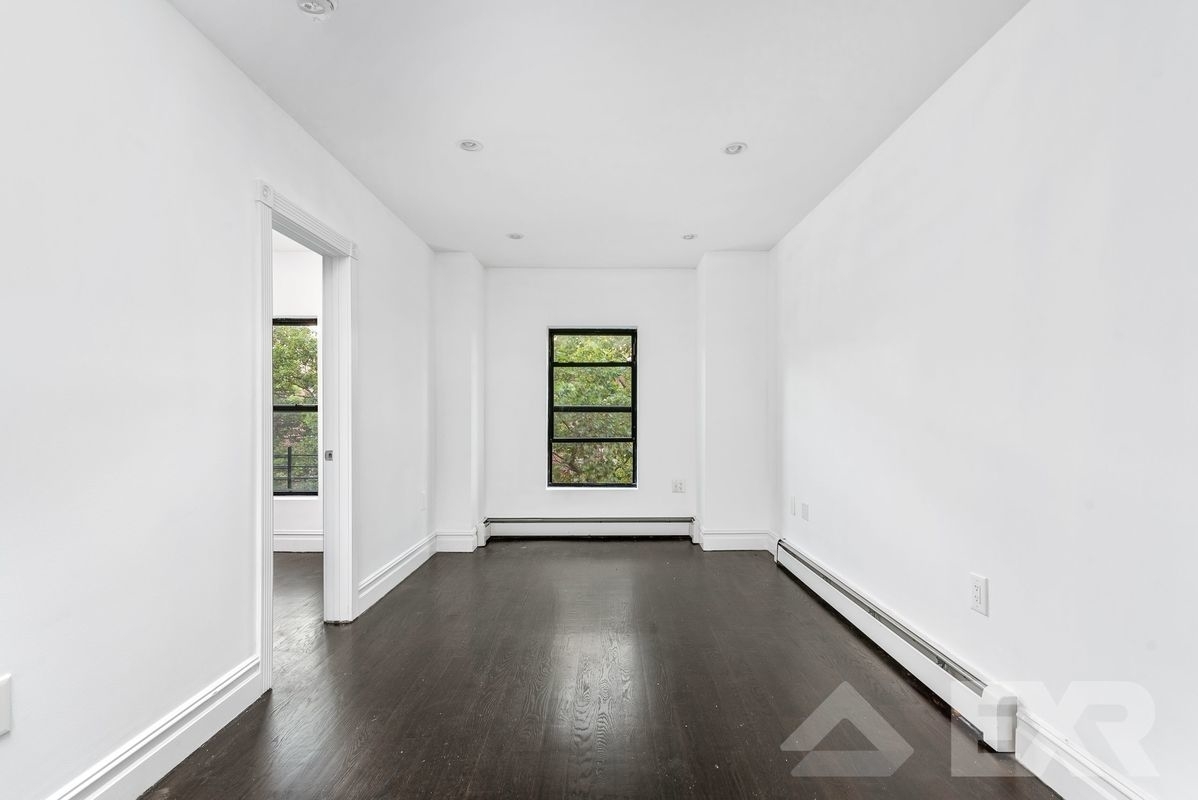 Foto principal - 369 Tompkins Ave