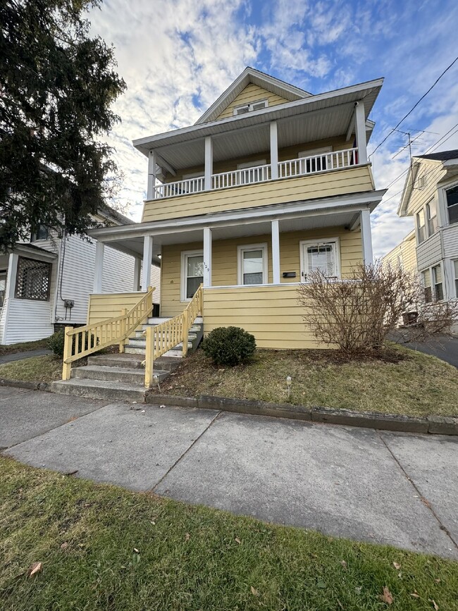 Building Photo - Newly updated 4 Bed, 1 Bath in Mechanicville!