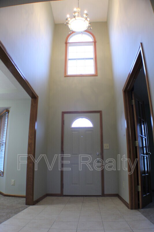 Building Photo - 7400 Fairfield Lakes Dr