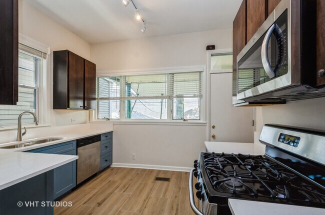 Foto del edificio - 2640 N Burling St