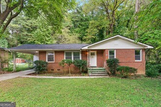 Building Photo - 2150 Meadowlane Dr SW