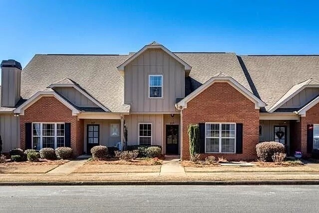 Foto principal - 1630 Academy Dr