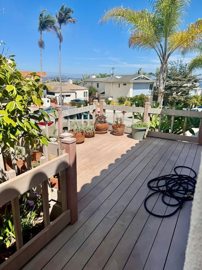 Building Photo - Stunning 2 story home with Spanish style a...