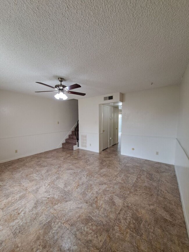 Building Photo - 3355 E Sierra Madre Ave