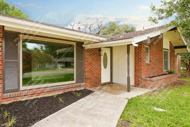 Building Photo - 3 br, 3 bath House - 227 Colwyn Pass