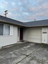 Building Photo - 809 SE 135th Ct