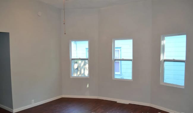 Building Photo - 1272 SW Mulvane St