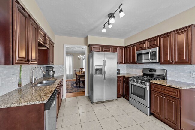 Foto del edificio - Spacious 4-Bed, 3-Bath Home in Virginia Beach!