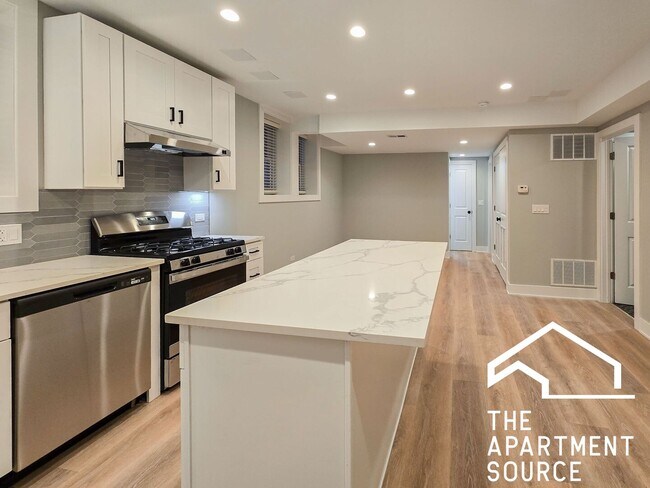 Building Photo - 4839 N Wolcott Ave