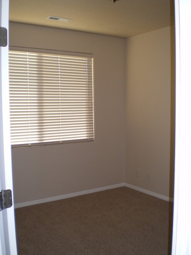 Foto del edificio - Ground-Level Condo in The Springs – 2-Car ...