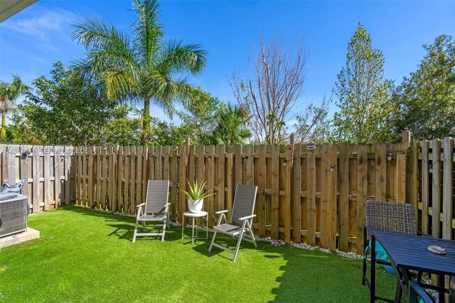 Foto del edificio - 8015 NW 104th Ave