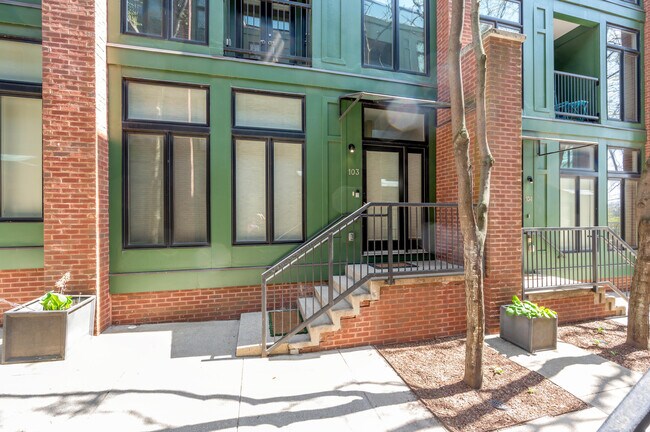 Building Photo - 622 W Main St