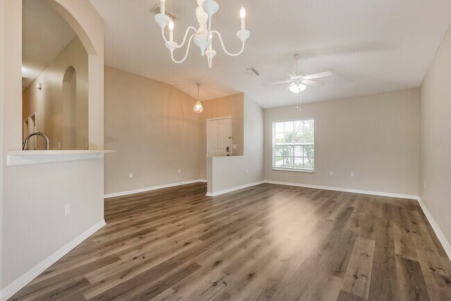 Building Photo - 1620 Totem Pole Way