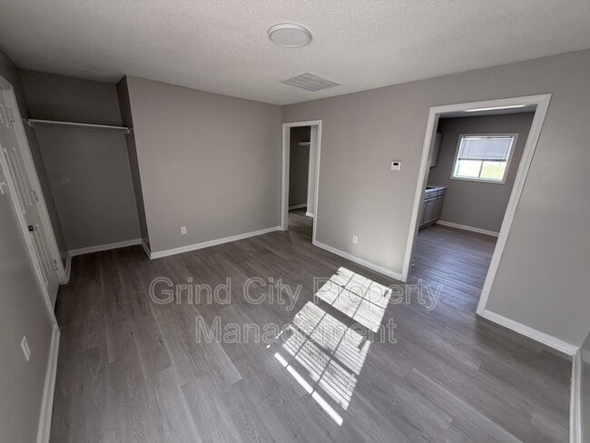 Foto del edificio - 1157 N Belvedere Blvd