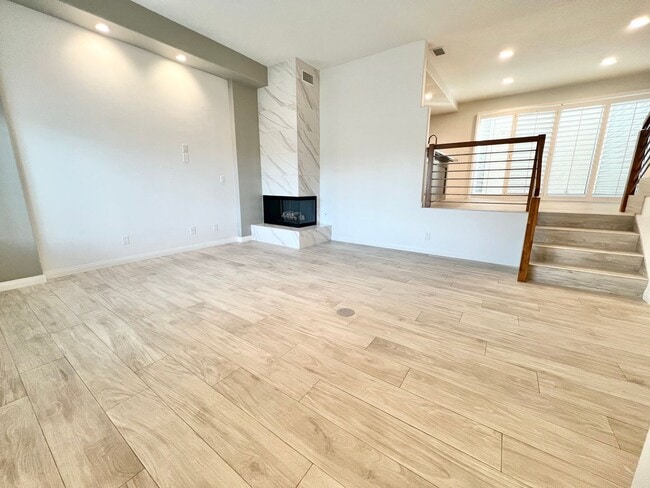 Building Photo - Sophisticated Manhattan Beach Townhome with Private Patio & 2-Car Garage