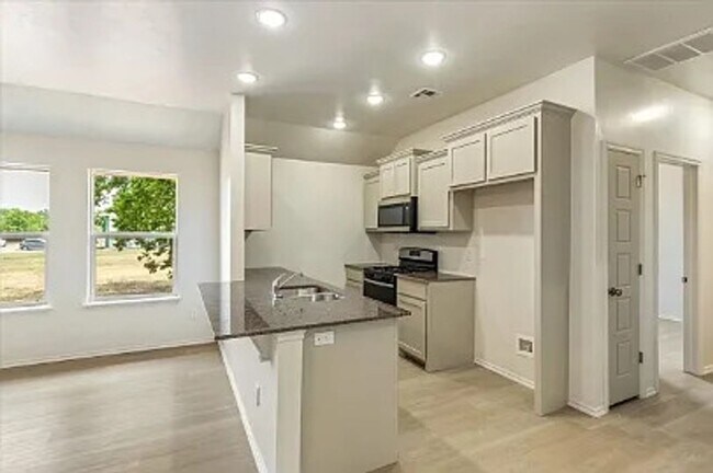Foto del edificio - Modern 2-Bed, 2-Bath Duplex in Lawton View...