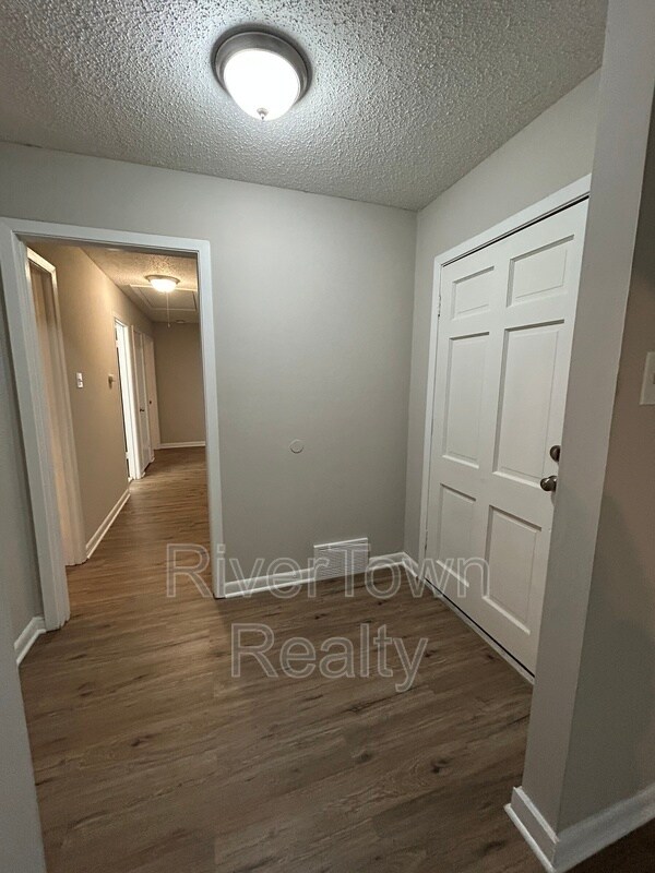 Building Photo - 3293 Leschallas Dr