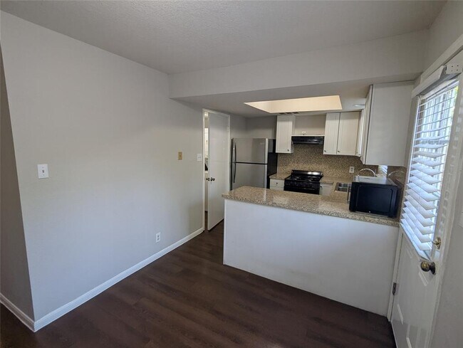 Foto del edificio - 7800 Northcrest Blvd
