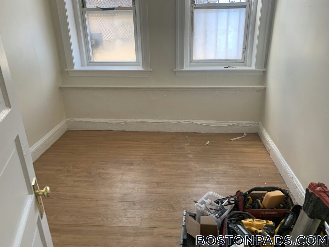 Primary Photo - 1179 Boylston St
