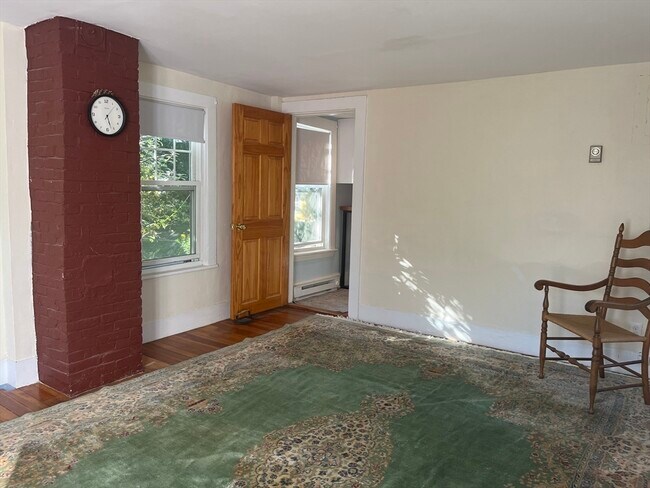 Building Photo - 167 Main St