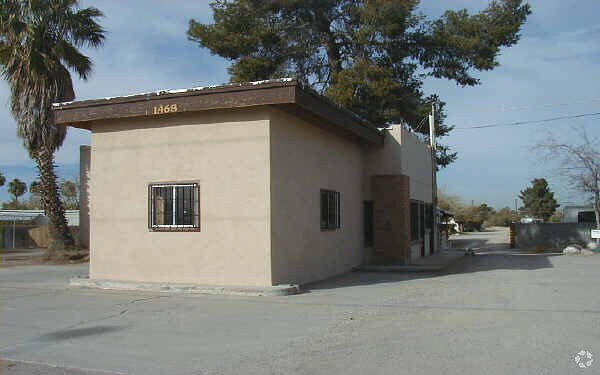 Building Photo - 1468 W Miracle Mile