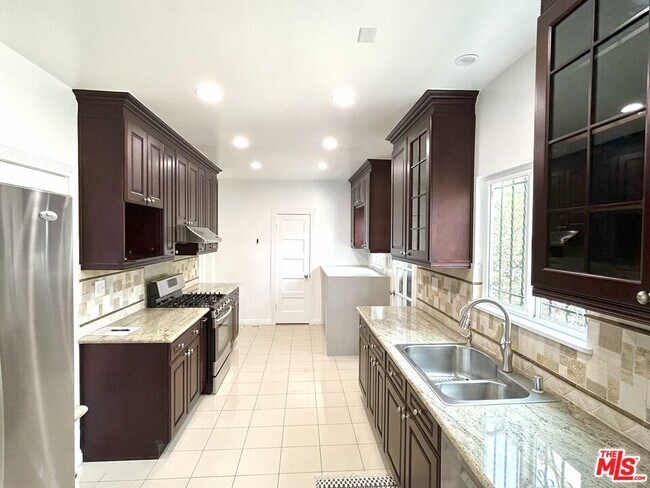Foto del edificio - 621 S Highland Ave