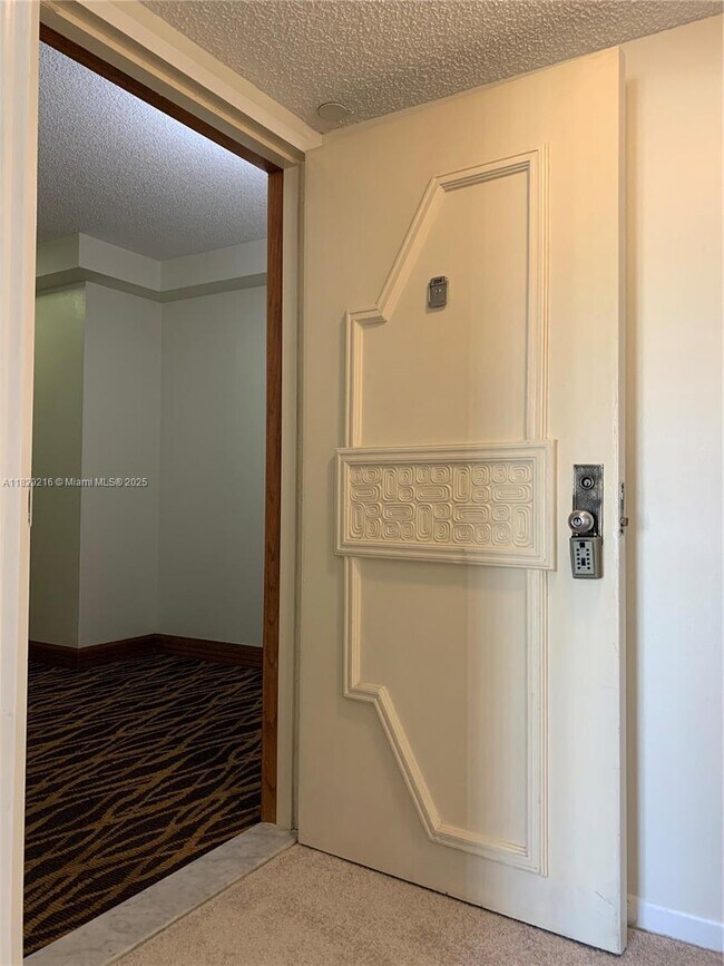 Foto del edificio - 18181 NE 31st Ct