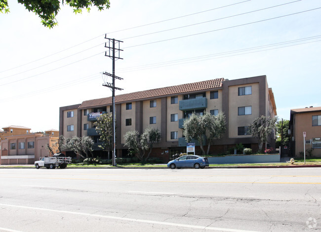 Building Photo - 12626 Burbank Blvd