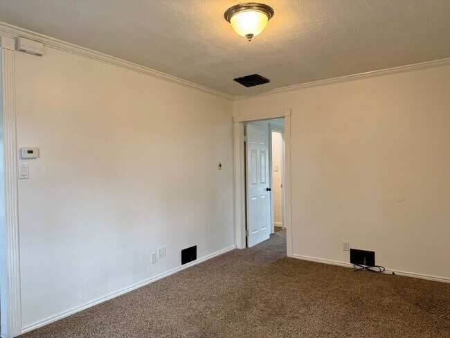 Building Photo - Updated Bountiful Home | 3 Beds, Finished ...