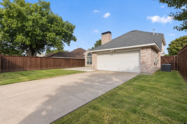 Building Photo - 1624 Ariel Dr