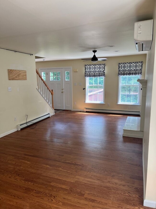 Building Photo - Private 3/4 BR 2.5Ba in Forestdale area of Sandwhich