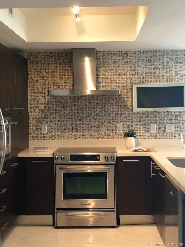 Building Photo - 150 Sunny Isles Blvd