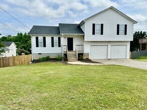 Building Photo - 136 Concorde Dr