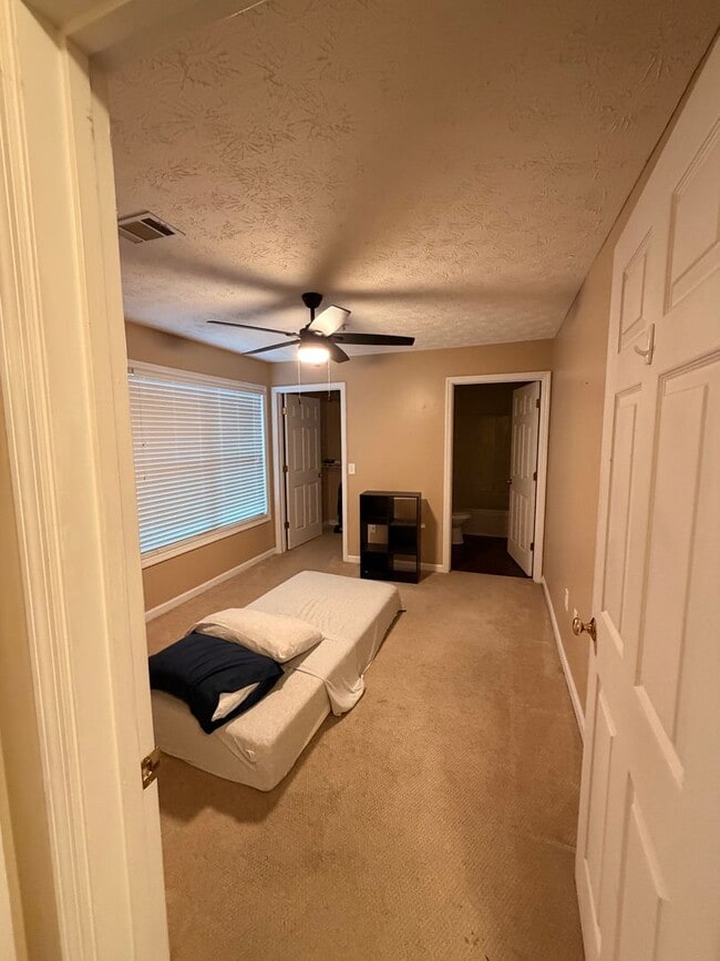 Foto del edificio - The Edge Apartments!