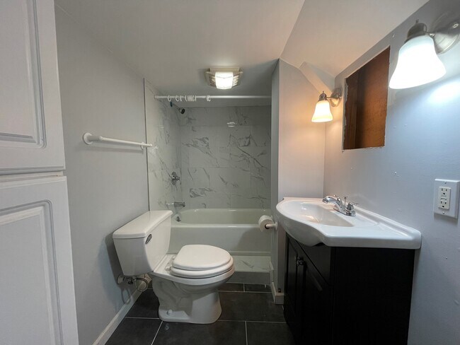 Building Photo - 15 Pleasant Rise