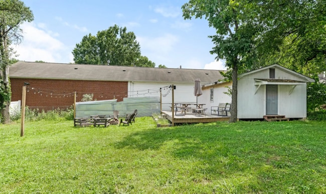 Building Photo - 1102 Ln St