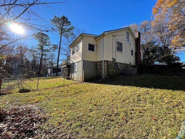 Building Photo - 3 Bedroom in Kings Mountain with Large Yard