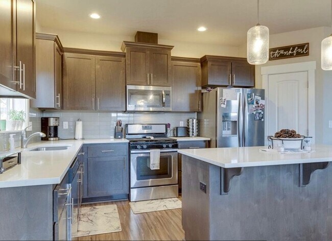 Foto del edificio - 4 Bedroom Home with Mountain Views!