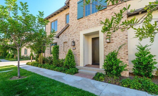 Photo - 3bedroom/3 bath/Gated Orchard Hill/Detache... House