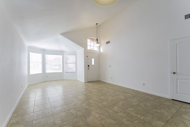 Foto del edificio - 9528 W Clara Ln