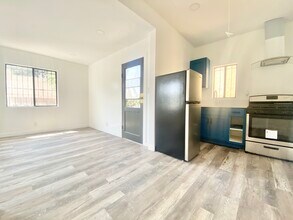 Building Photo - 2822 Darwin Ave