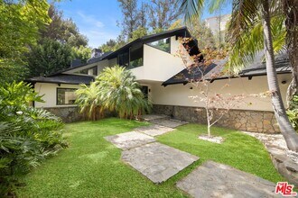 Building Photo - 1561 Clear View Dr